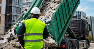 Вывоз строительного мусора в Арсеньеве: услуги лицензированной компании — ПроМусор
